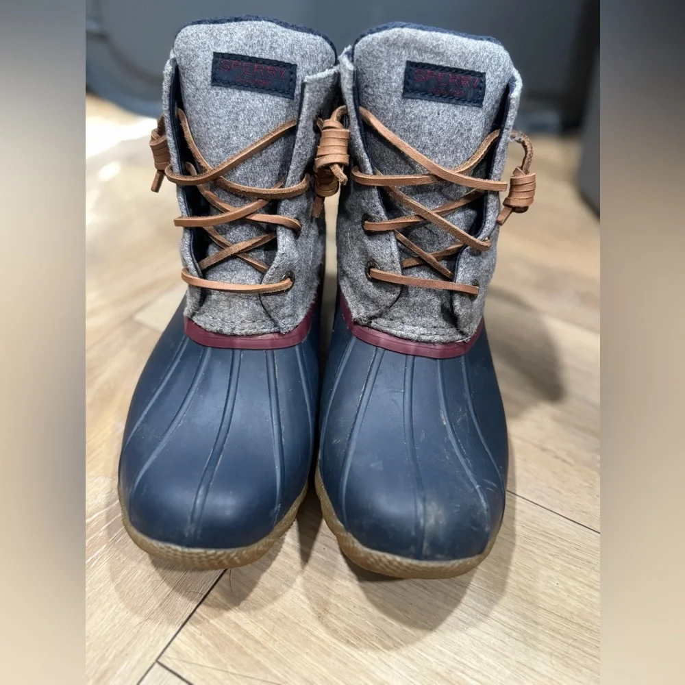 Sperry Women's Saltwater Rain Boots, size 5.5 Blue,‎ burgundy, and grey
